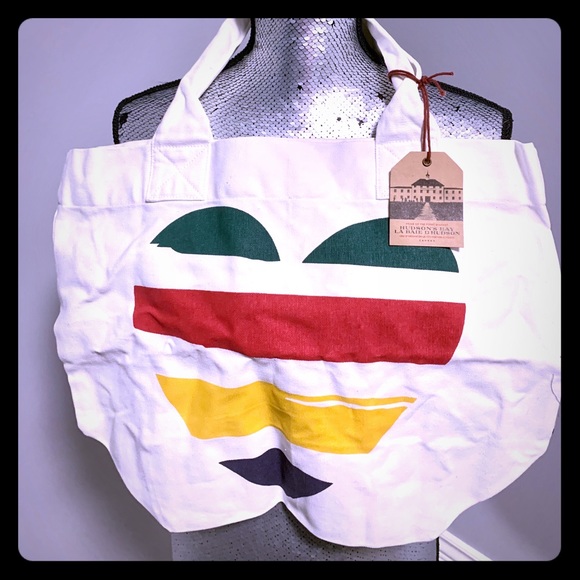 π¨π¦π¨π¦NWT Limited edition HBC heart tote bag